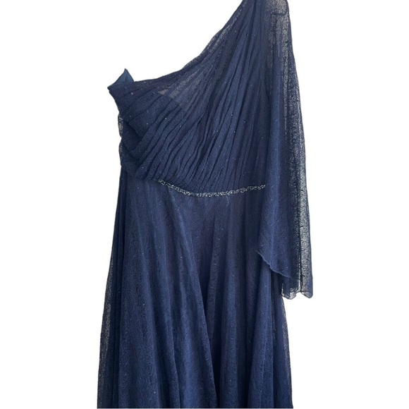 New! Mac Duggal - 11244 Lace Asymmetric A-Line Gown - Picture 6 of 11